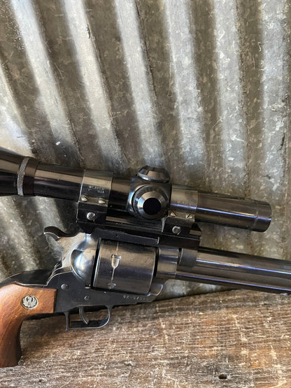 Ruger Blackhawk .44 Magnum Revolver – Redfield 1½X Pistol Scope – Vintage Hunting Setup