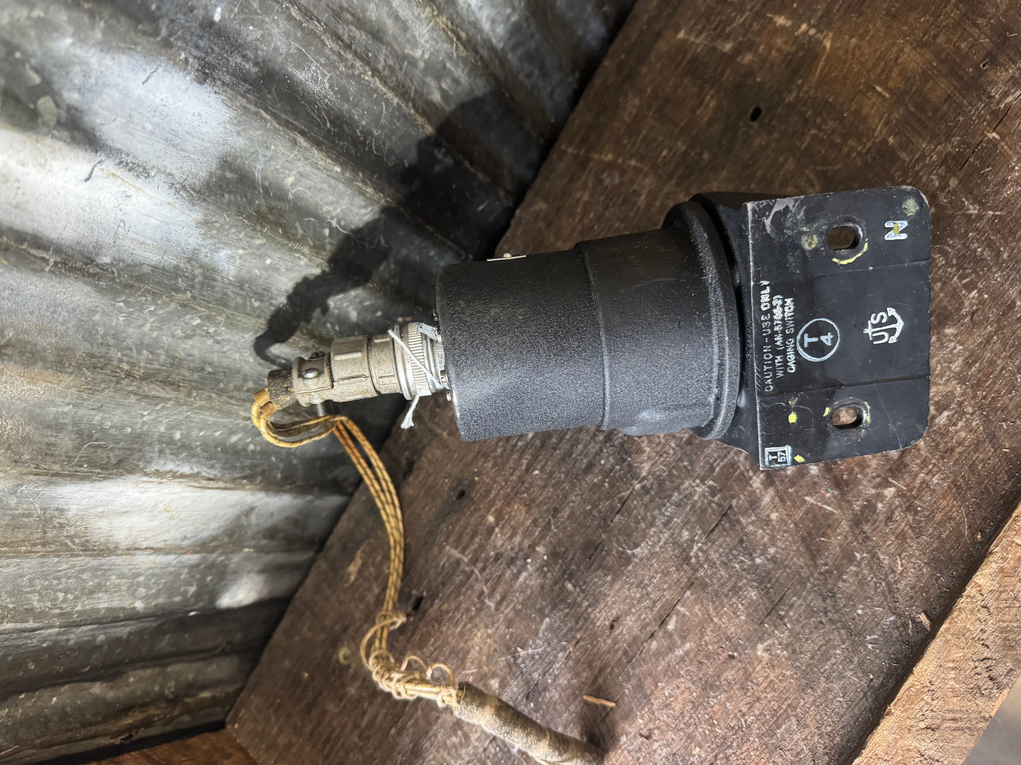 Bendix CM-5 Gyro Flux Gate Compass Caging Device Remote Control Unit