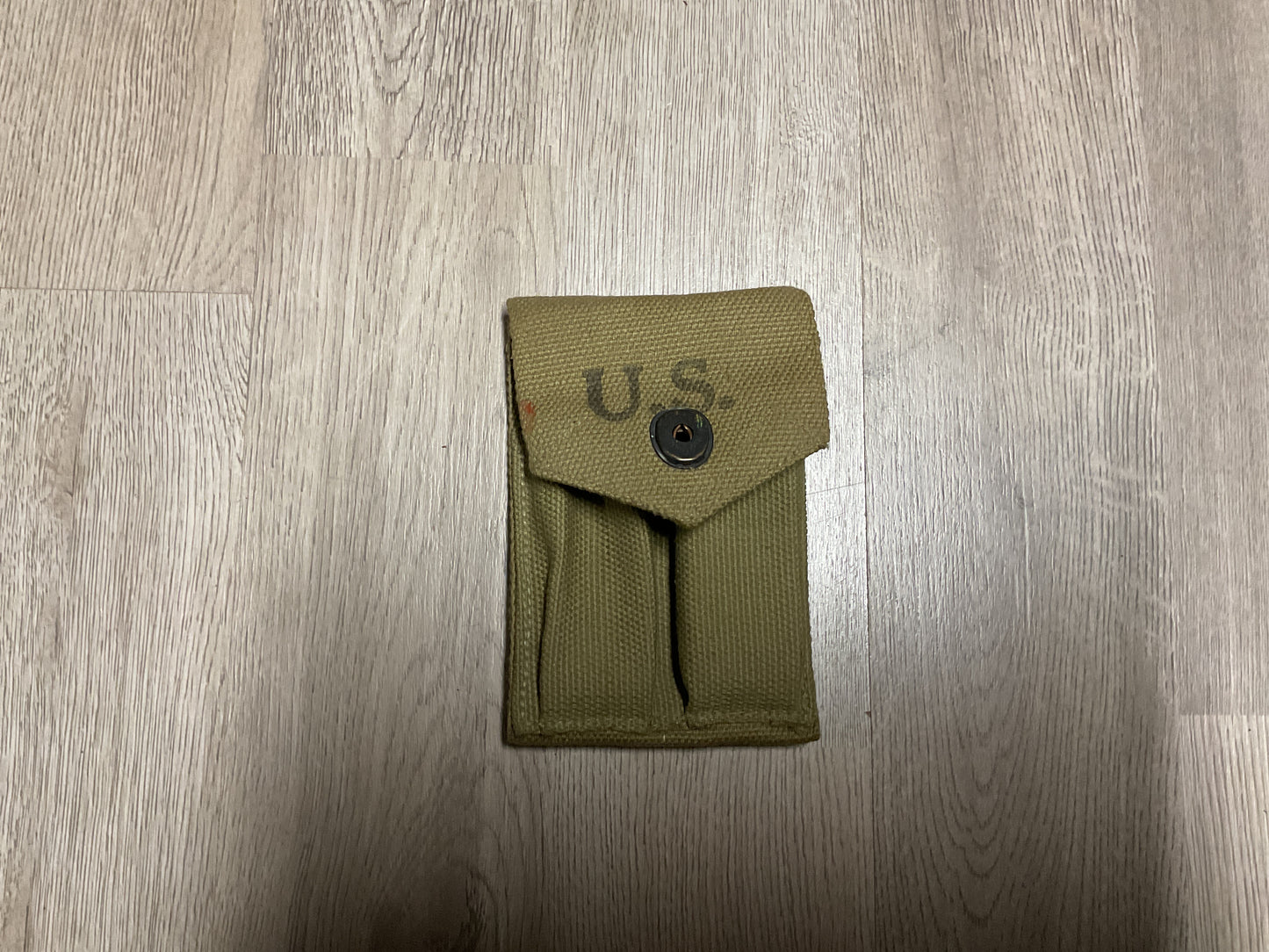 1942 Dated WWII 1911 Magazine Pouch w/ 1 original 1911 Magazine