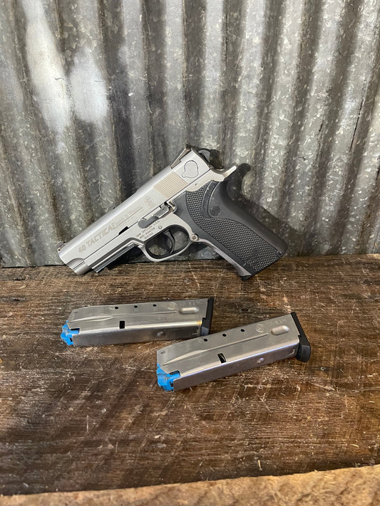 Smith & Wesson 4046 TSW .40 S&W – Stainless Tactical Series Pistol w/ 3 Magazines