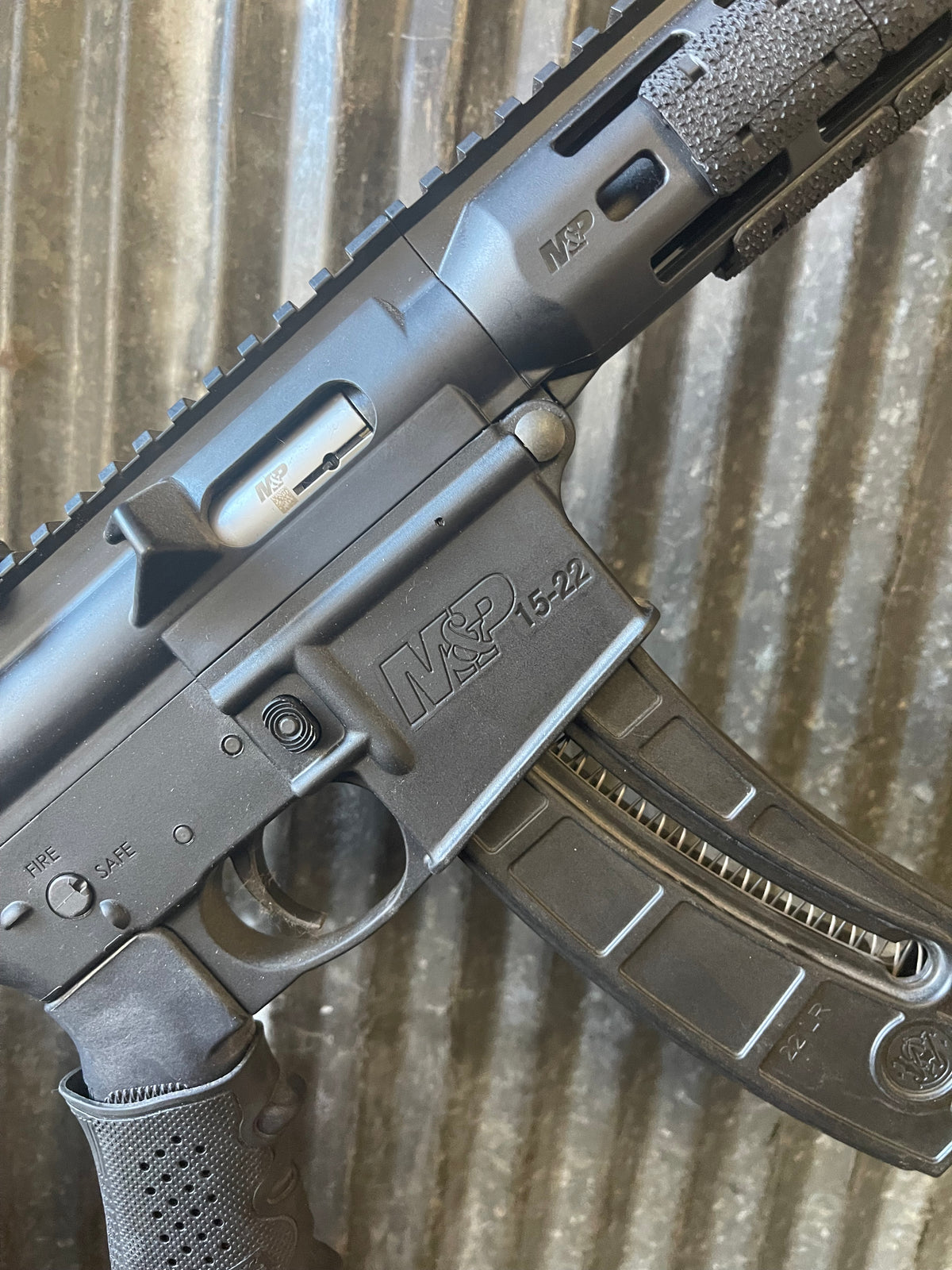 Smith & Wesson M&P15-22 .22 LR – Excellent Used Condition – Magpul Sights – Original Box