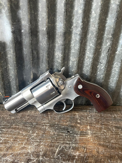 Ruger Redhawk .357 Magnum 8-Shot Stainless Revolver – 2.75-Inch Barrel – Box and Papers