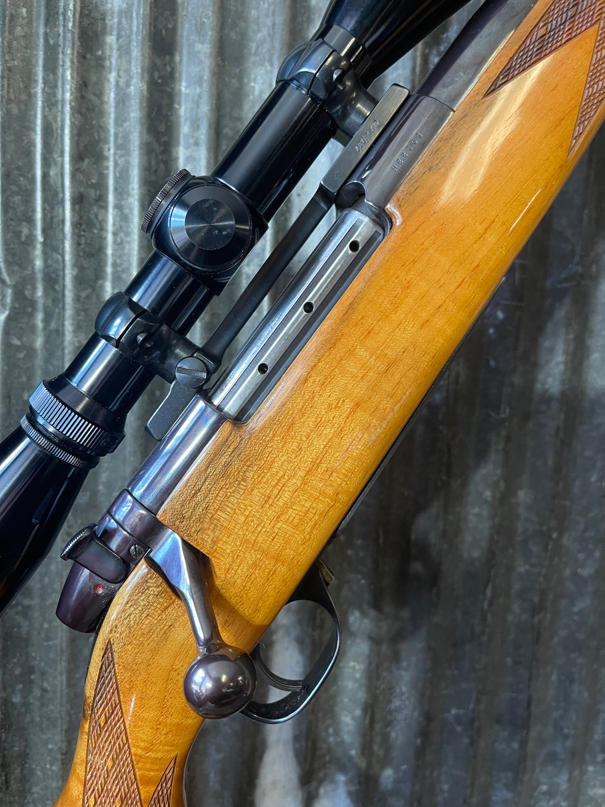 Weatherby Mark V .340 Weatherby Magnum – High-Grade Walnut – Leupold Vari-X II 3-9x Scope