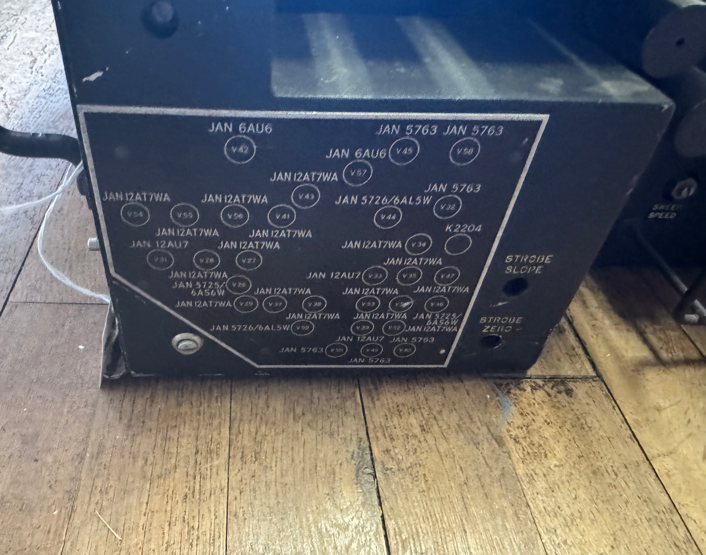 U.S. Navy AN/APS-20B Radar Scope Display Unit – Yellow CRT Screen – Military Aircraft Radar