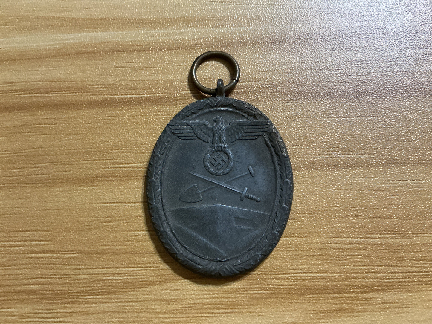 WWII German West Wall Medal (Deutsches Schutzwait-Ehrenzeichen)-Complete Medal