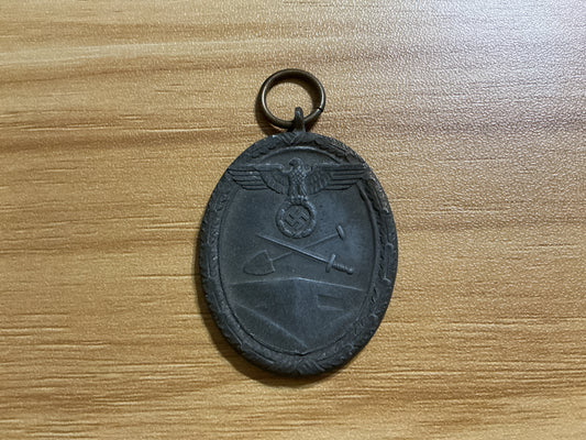 WWII German West Wall Medal (Deutsches Schutzwait-Ehrenzeichen)-Complete Medal
