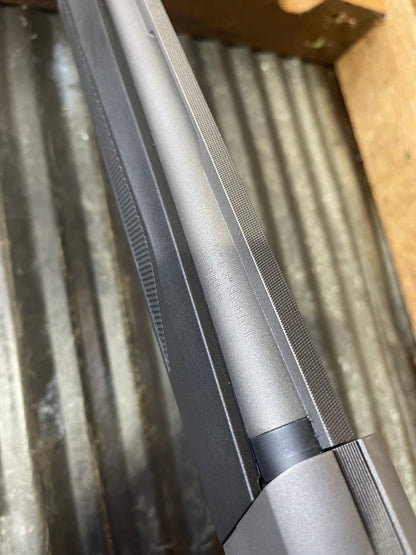 Weatherby Element 20 Gauge Semi-Automatic Shotgun — Excellent Condition w/ Chokes & Manual