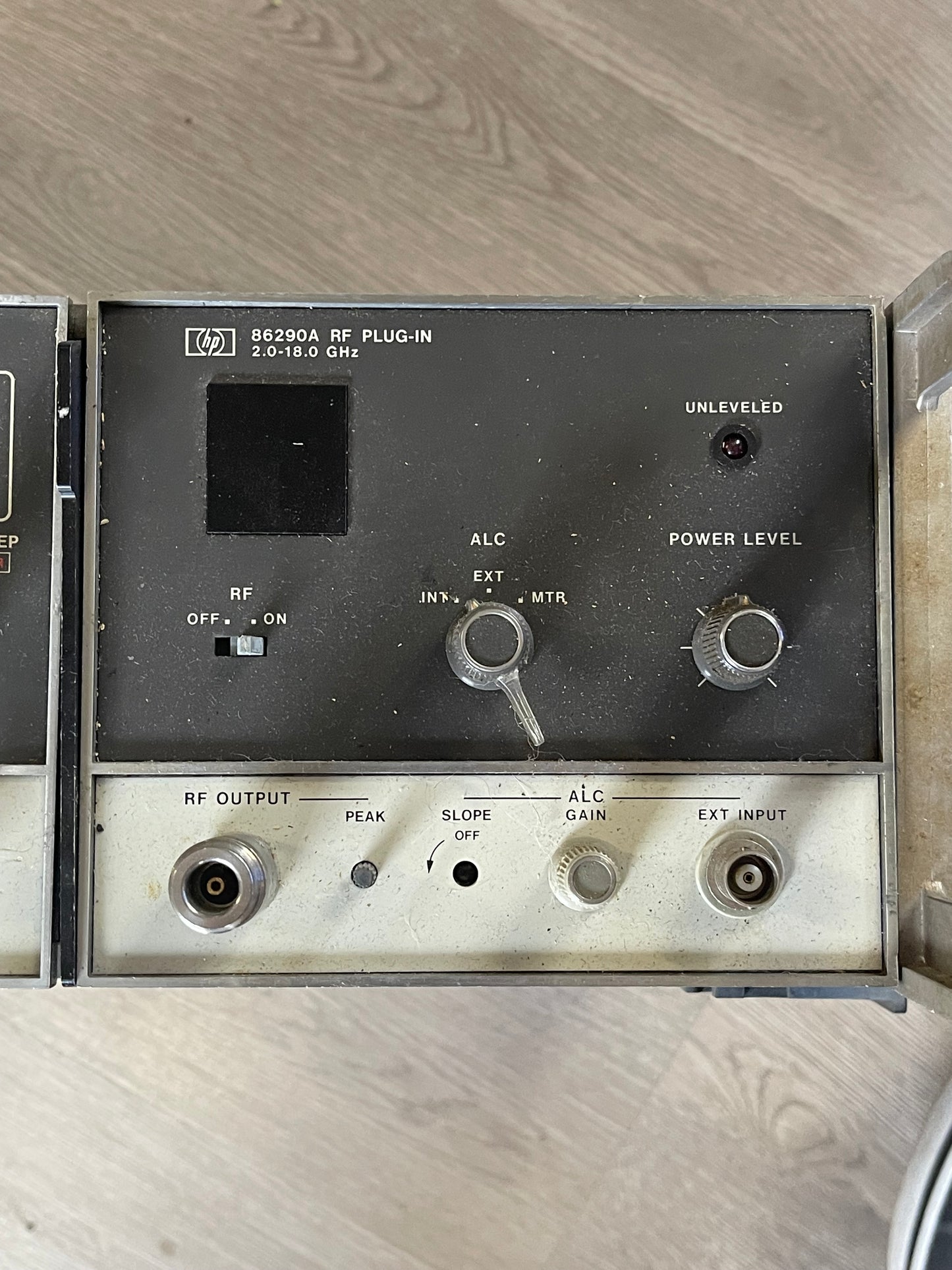 Hewlett Packard 8620C Sweep Oscillator w/ 86290A RF Plug-In (2–18 GHz) – Microwave / Radar Test System