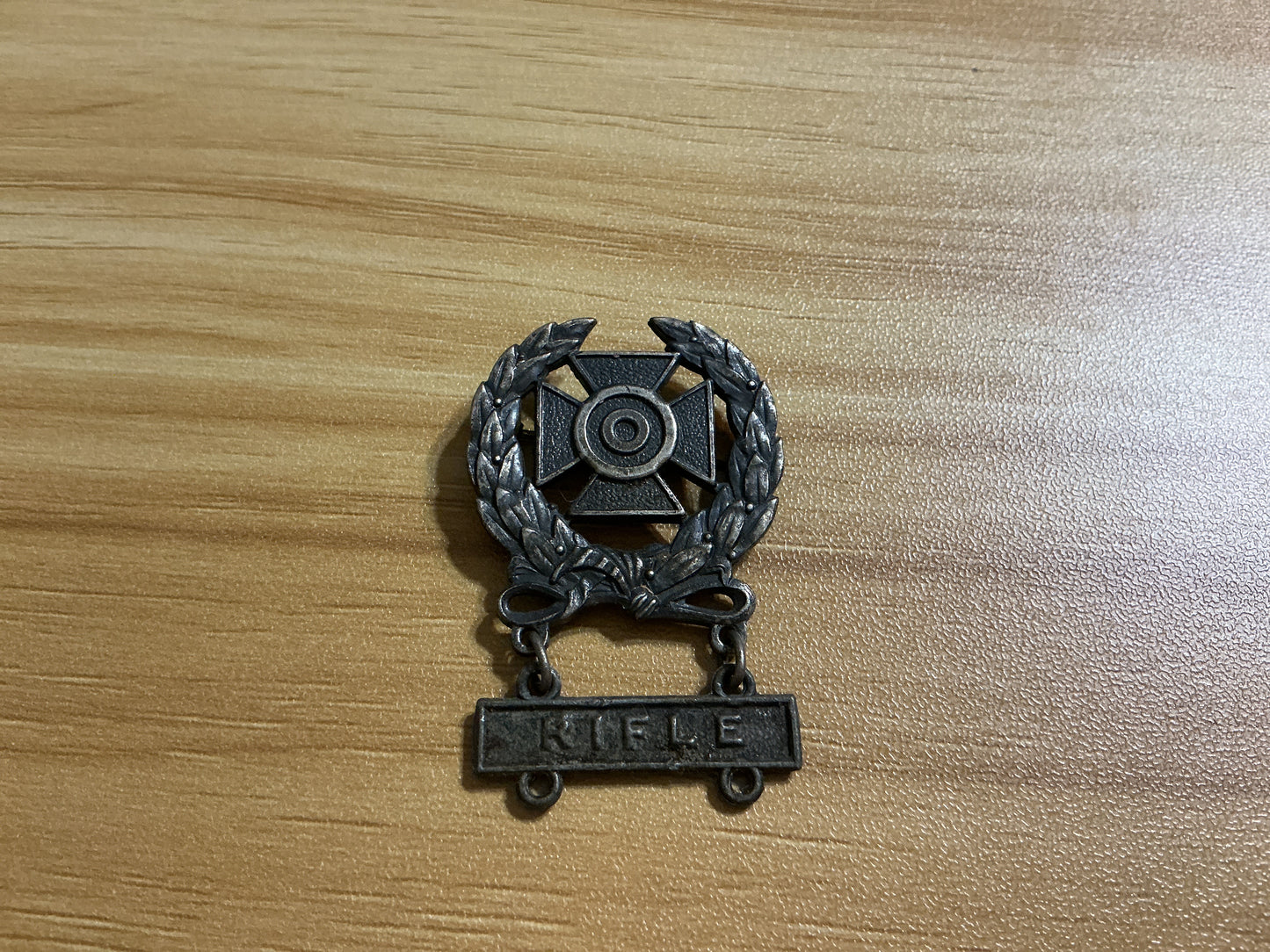 Vintage Rifle Marksmenship Qualification badge w/ Hanging Rifle Bar-Original Pin Back