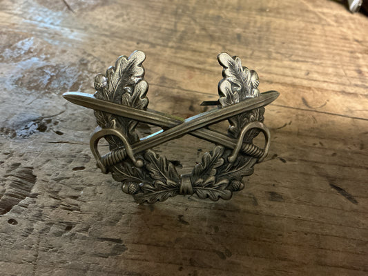 West German Bundeswehr Calvary Reconnaissance Visor Cap Badge w/ Crossed Sabers