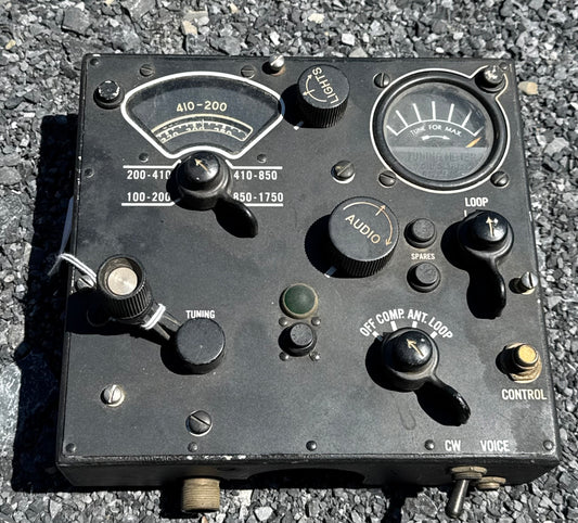 WWII-era U.S. military aircraft radio receiver/tuner component