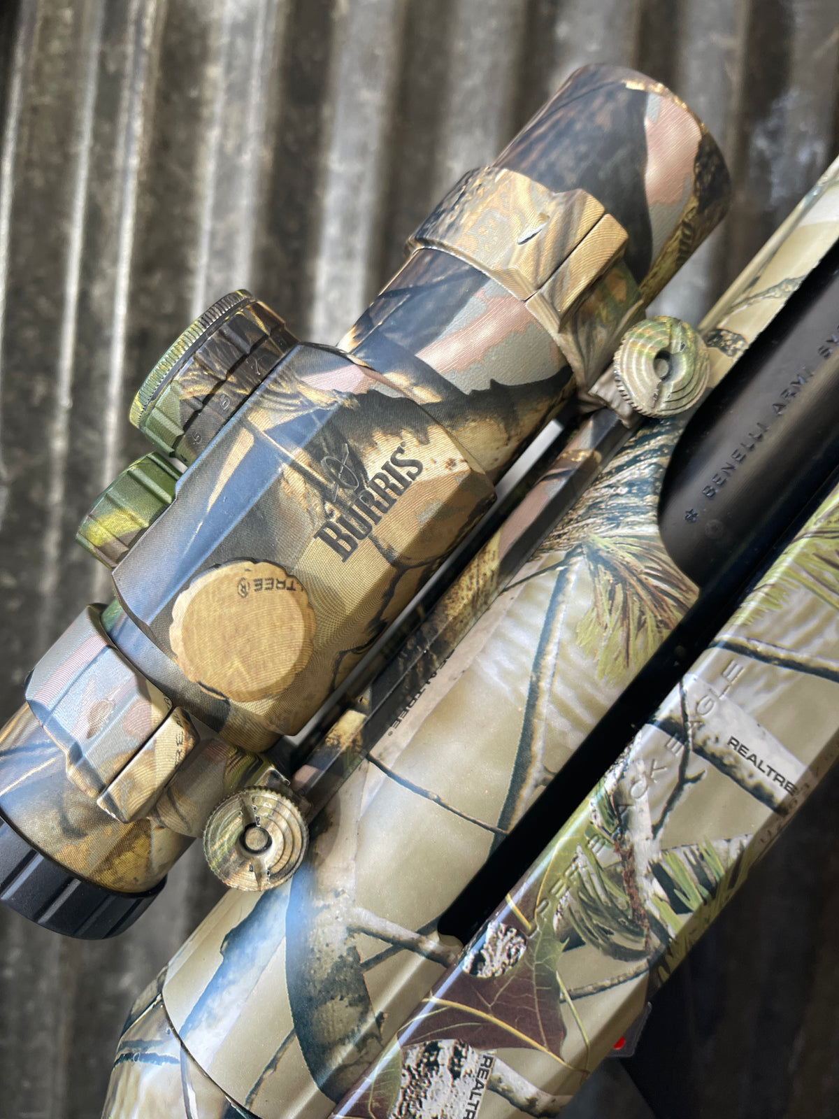 Benelli Super Black Eagle II 12 Gauge 3.5” Realtree Camo – Pistol Grip – Burris Red Dot – Unfired