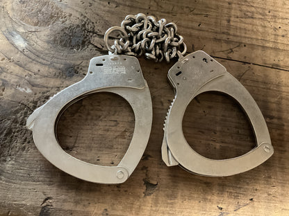 Smith & Wesson M-1900 Police Leg Irons/Prisoner Shackles-Houston Maine-Heavy Chain