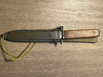 WWII U.S. M4 Bayonet/Fighting Knife by Camillus – With M8 Scabbard