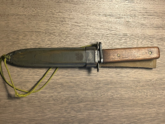 WWII U.S. M4 Bayonet/Fighting Knife by Camillus – With M8 Scabbard