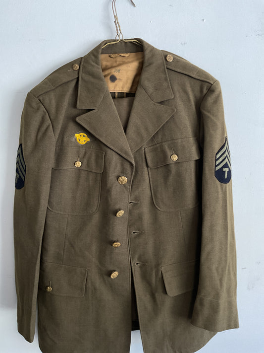 WWII U.S. Army Service Dress Uniform Set - Technician Third Grade with Ruptured Duck Patch - Size 39R (Jacket), W31 L33 (Trousers)