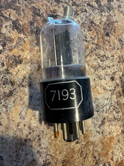 7193 WWII ERA DUAL TRIODE VACUUM TUBE