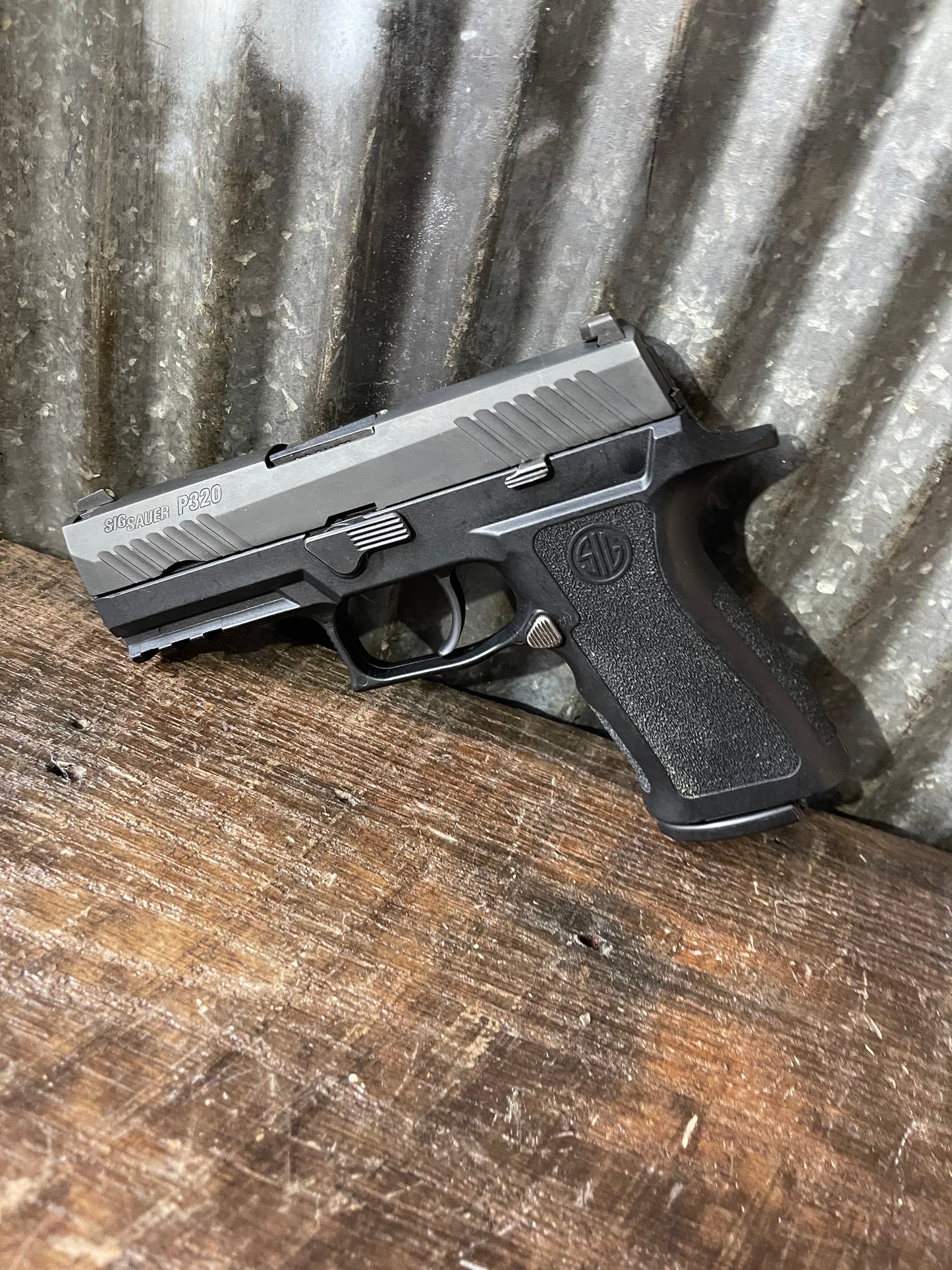 SIG Sauer P320 9mm Semi-Auto Pistol – Polymer Frame – Excellent Condition
