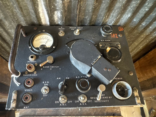 WWII U.S. Military Communications Receiver – Panoramic / AM-FM Multi-Band Signal Monitor