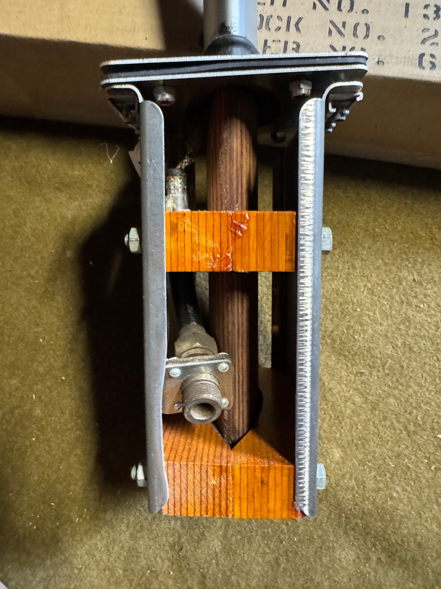 WWII U.S. Navy AS-114/APT Antenna Assembly — Boxed — Camfield Mfg. Co., 1945