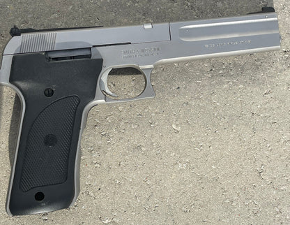 Smith & Wesson Model 2206 Semi-Auto Pistol – .22 LR – Stainless – Like New in Box