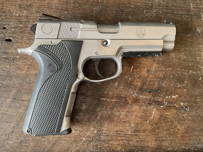 Smith & Wesson .40 Tactical Pistol with 3 Magazines