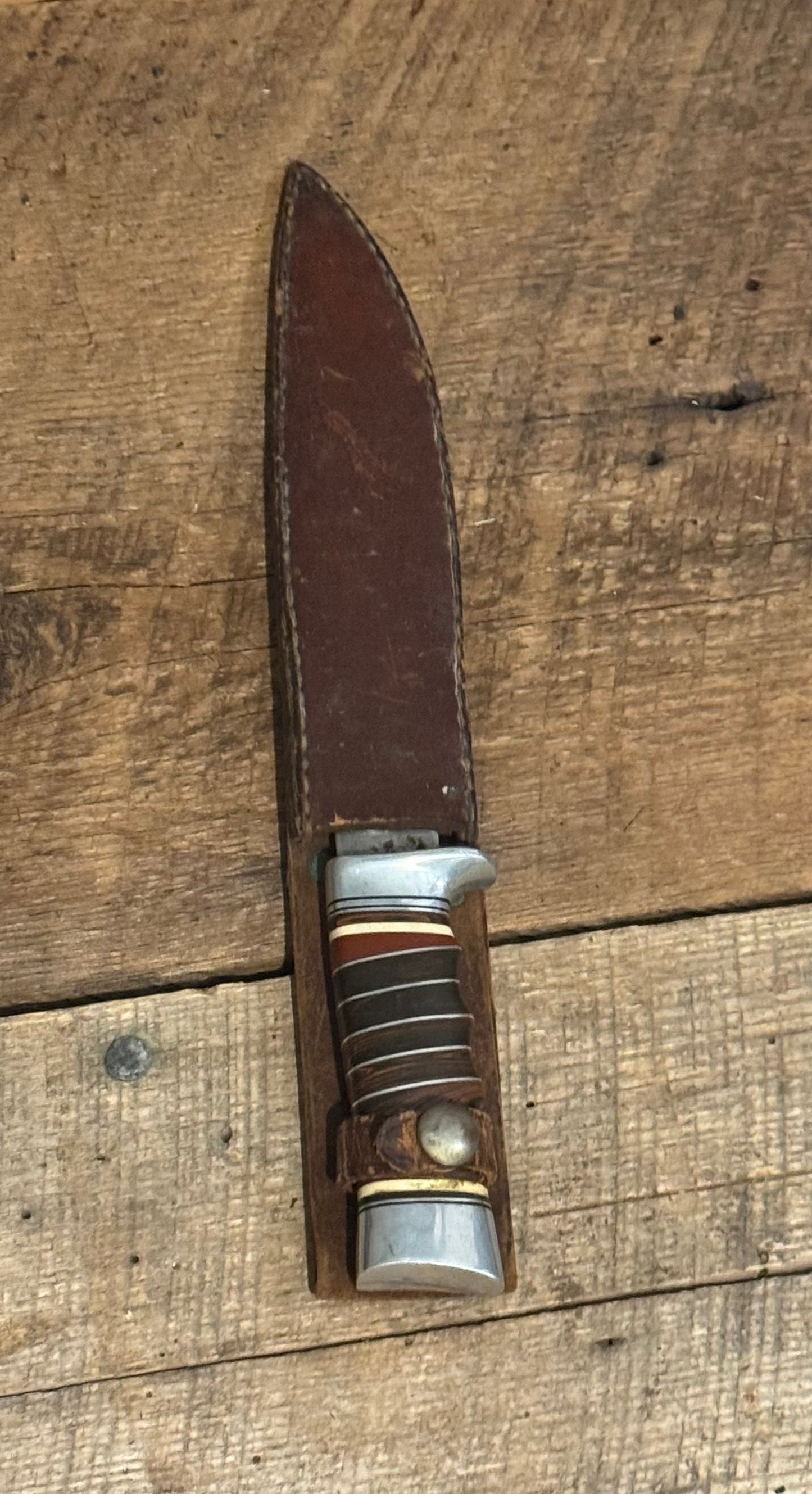 WWII Theatre Knife-Red/Wood