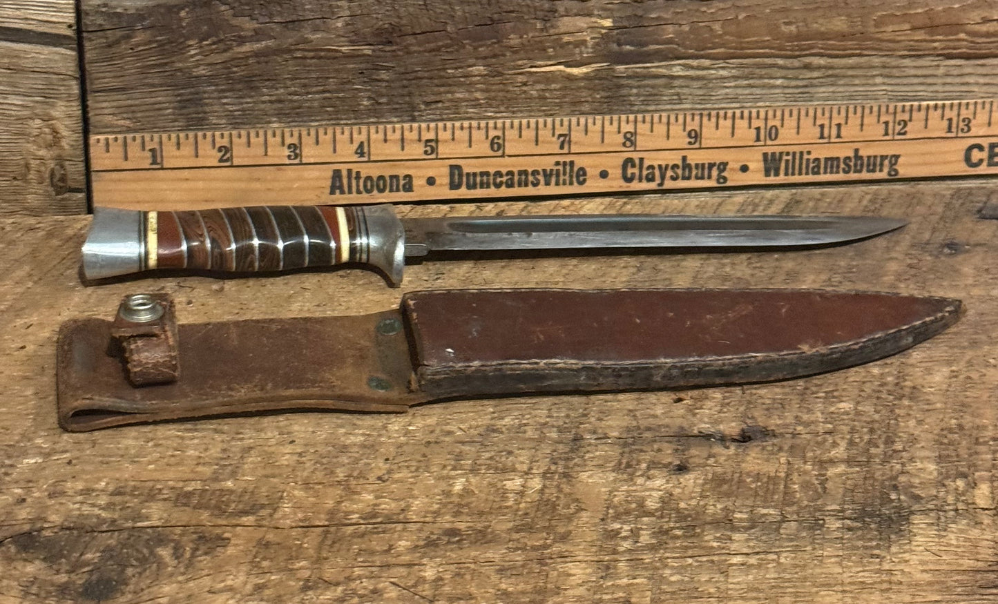 WWII Theatre Knife-Red/Wood