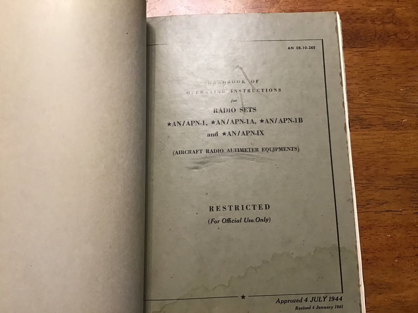 WWII USAAF AN/APN-1 Aircraft Radio Altimeter Technical Manual Binder NAVAER AN-08-10 TO Set