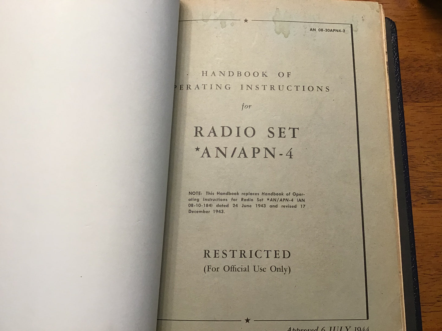 WWII USAAF AN/APN-4 Radio Set Manual Binder AAF Publications Confidential Restricted 1943-45