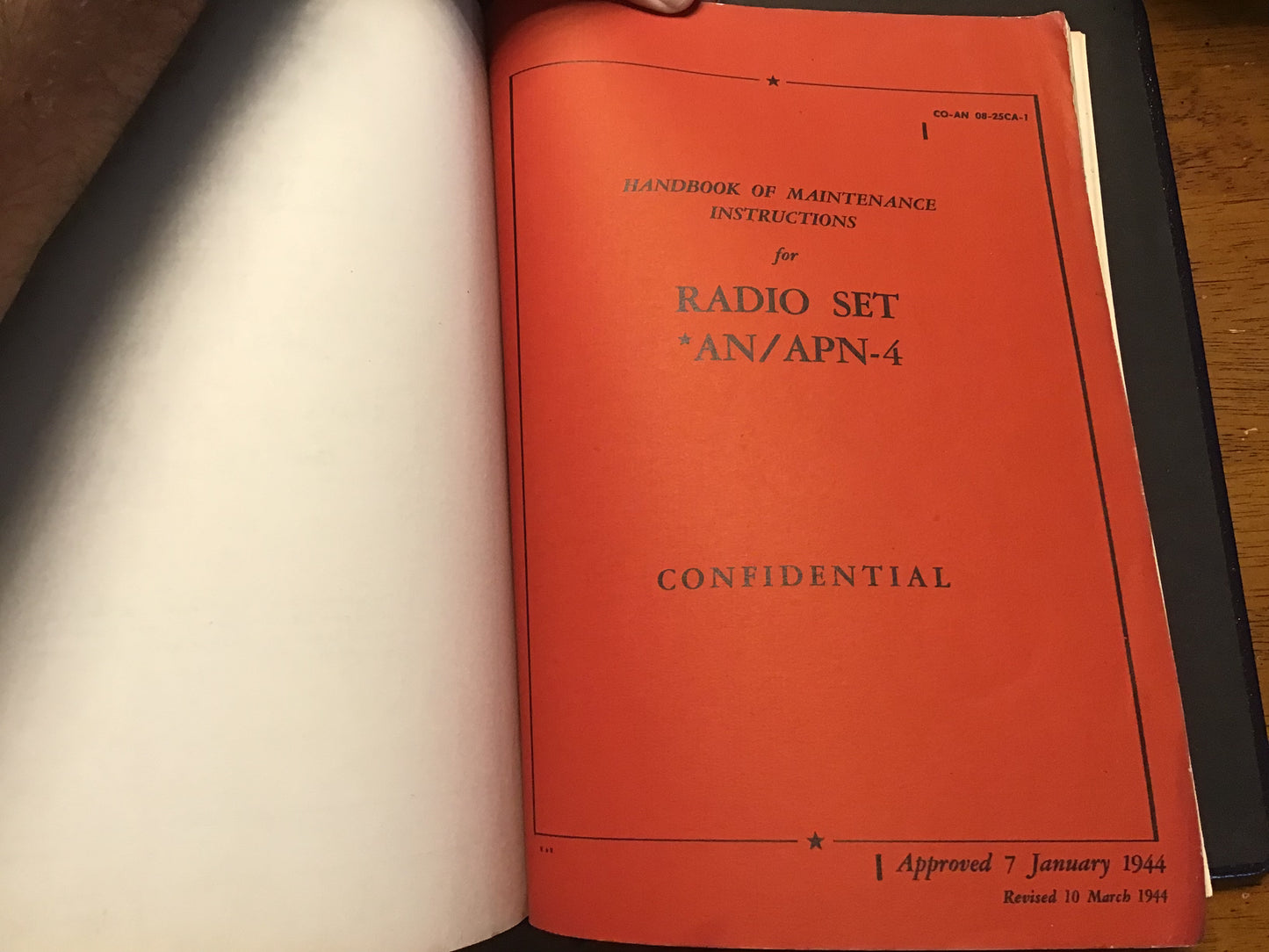 WWII USAAF AN/APN-4 Radio Set Manual Binder AAF Publications Confidential Restricted 1943-45