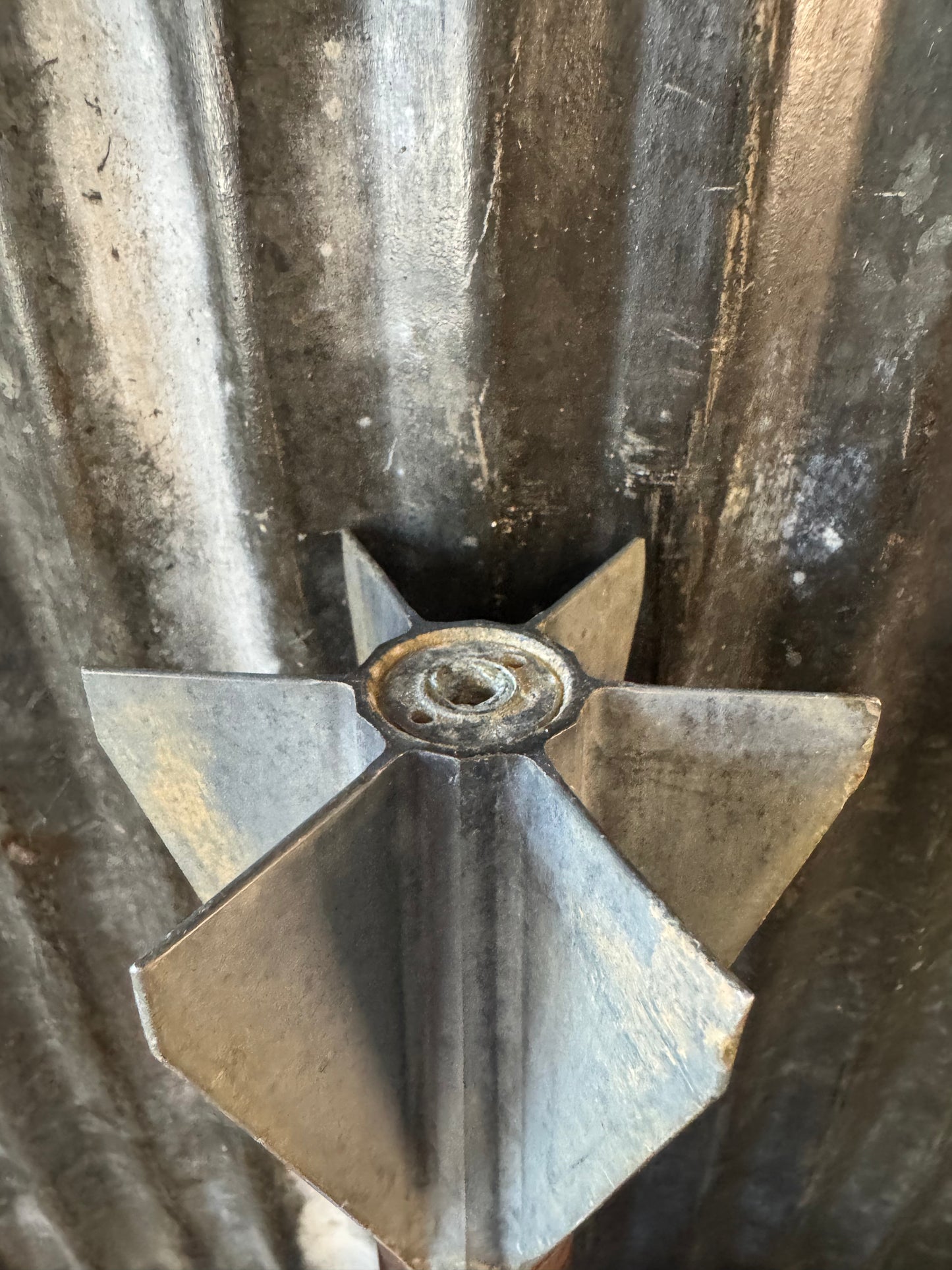 105mm M735 APFSDS-T (Armor-Piercing, Fin-Stabilized, Discarding Sabot – Tracer)