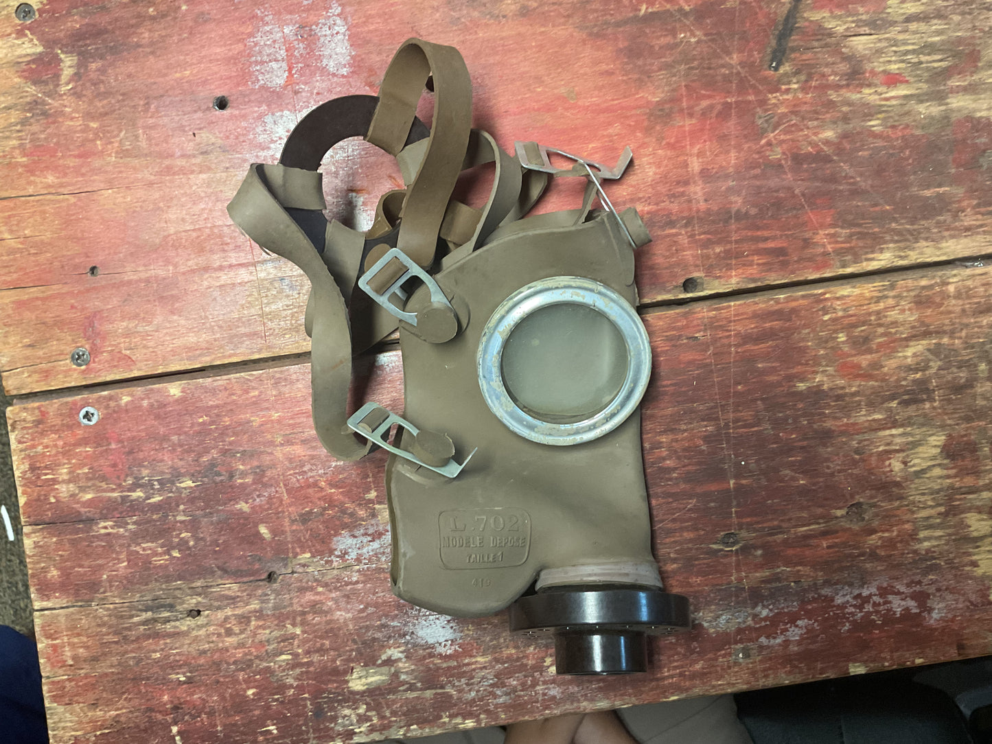 Belgian Civil Defense L.702 Gas Mask Set with Filter, Carrying Canister & Instructions – Dated 1939