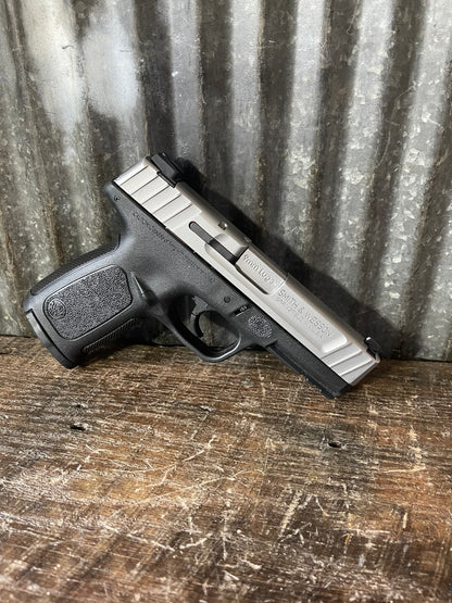 Smith & Wesson SD9 VE 9mm Pistol – Original Box & 2 Magazines