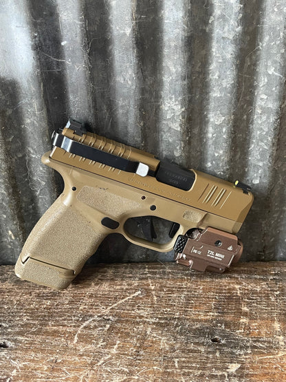 Springfield Armory Hellcat 9mm – FDE – TRICA Laser/Light – Clipdraw Carry System – 2 Magazines – Original Pouch