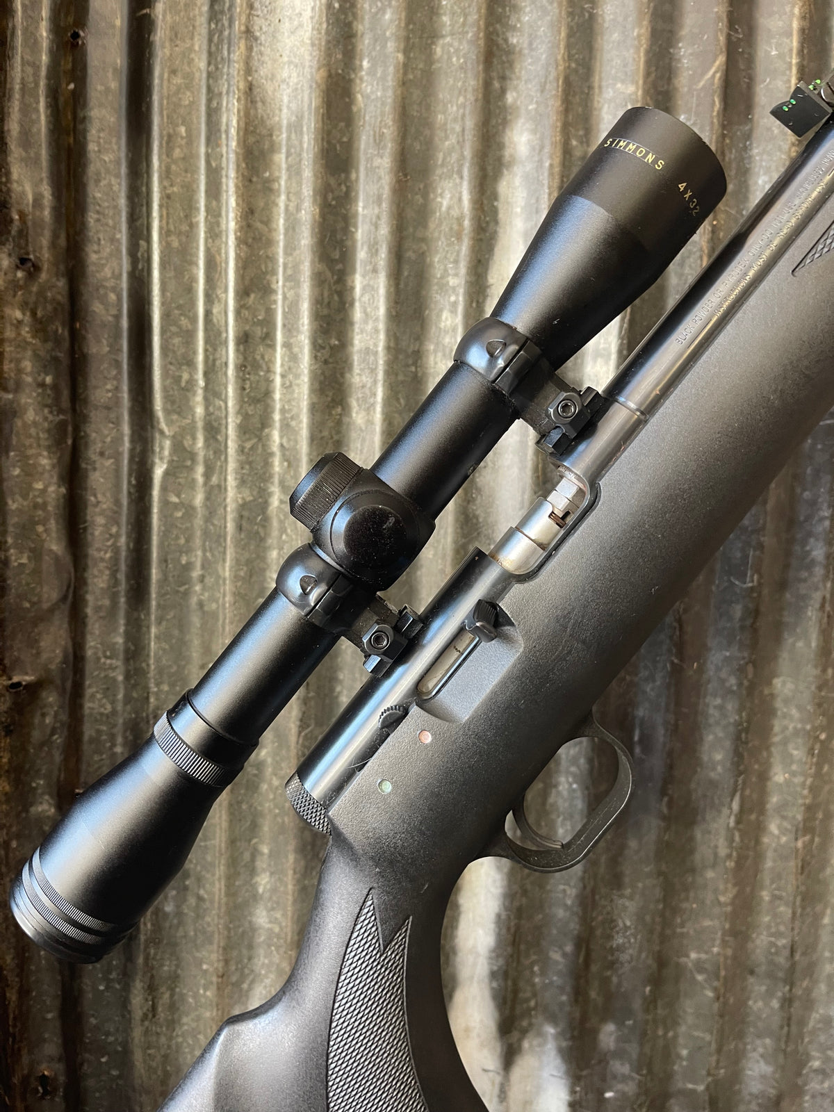 Thompson/Center Black Diamond – .50 Caliber – Inline Muzzleloader – Simmons 4x32 Scope – 209 Primer – Used Condition