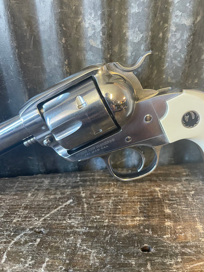 Ruger New Model Bisley Vaquero – .357 Magnum – Stainless Steel – Original Box &amp; Custom Leather Holster