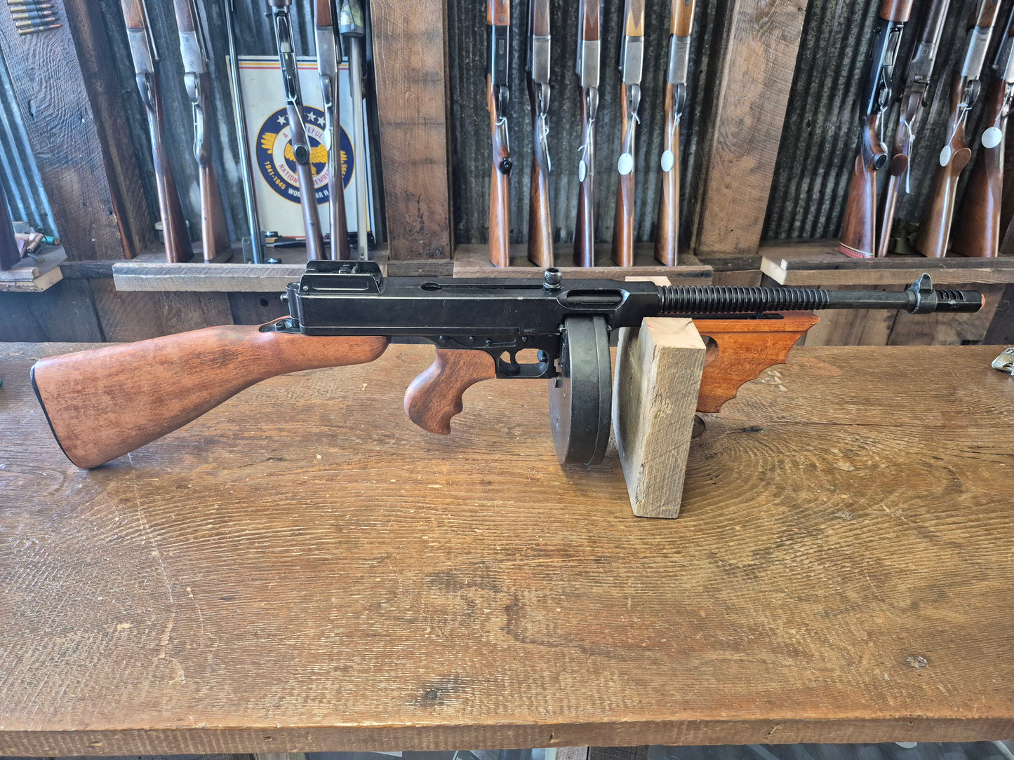 Denix model of 1928 Tommy Gun