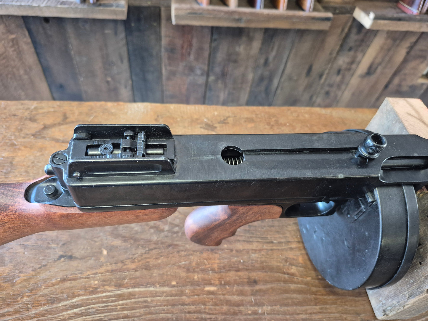 Denix model of 1928 Tommy Gun